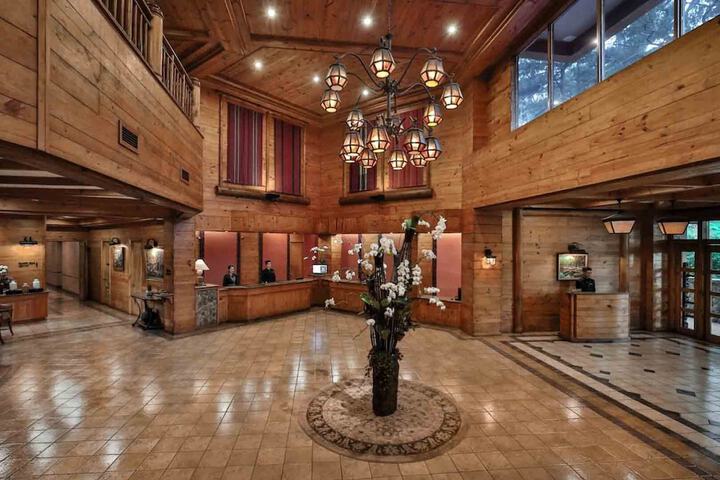 Guest Lobby
