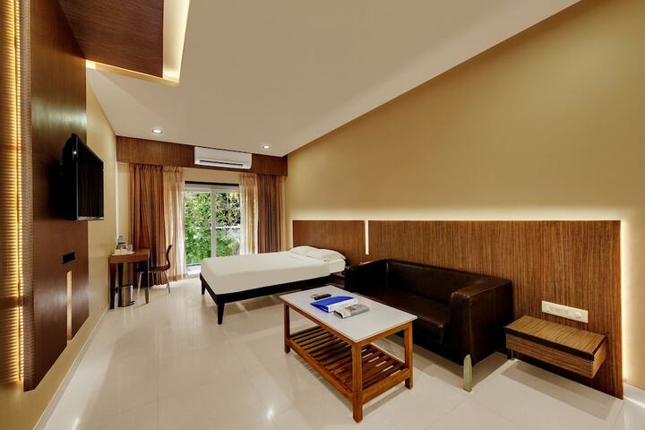 Room 6 of 32