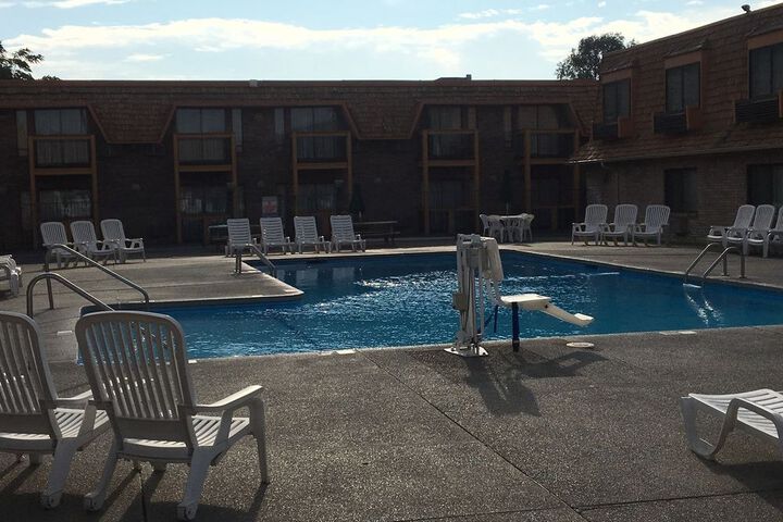Pool 47 of 51