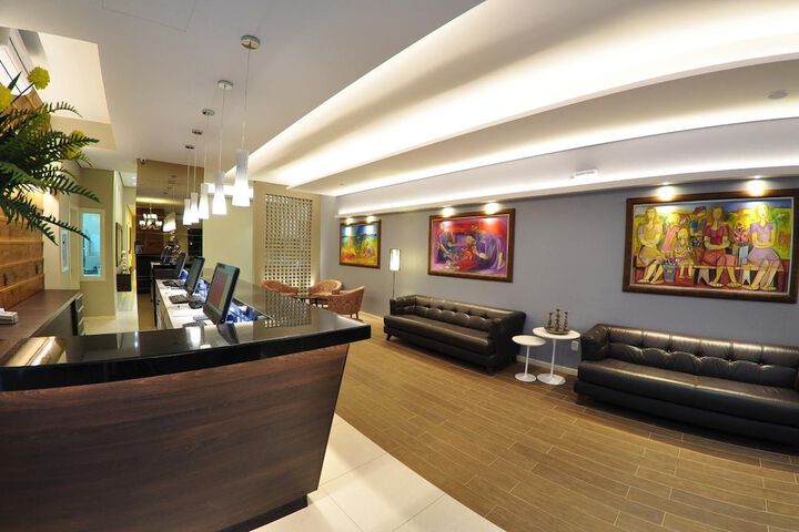 Entrance & Lobby