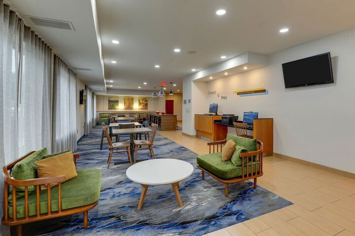 Lobby lounge
