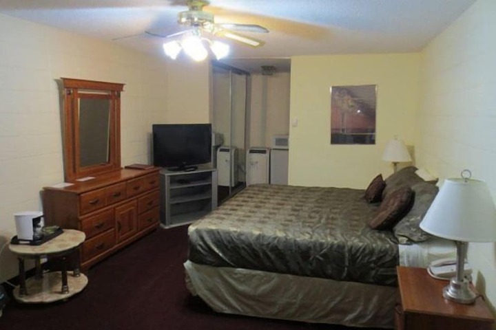 Room 9 of 29