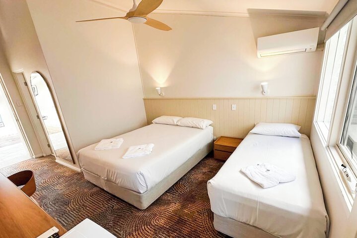 Bateau Bay Hotel