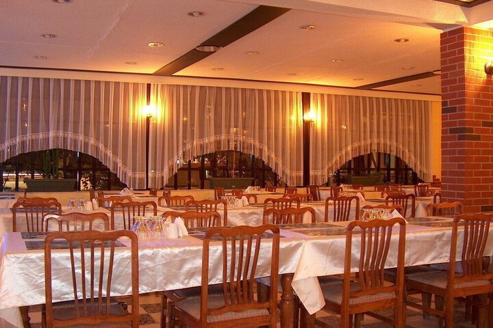Dining 12 of 44