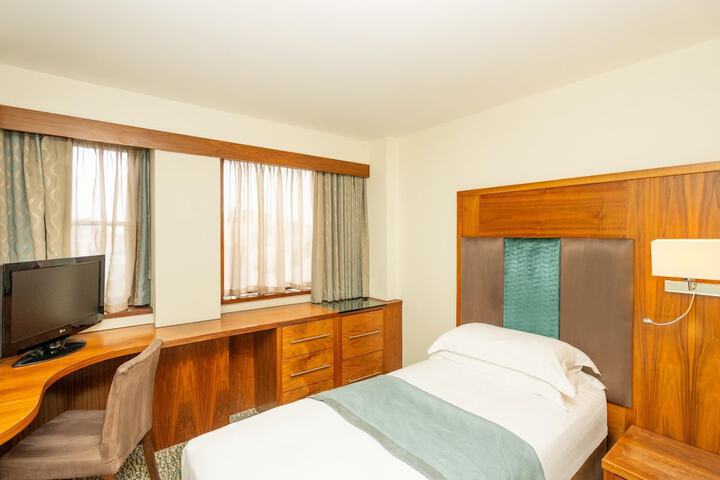 Room 13 of 71