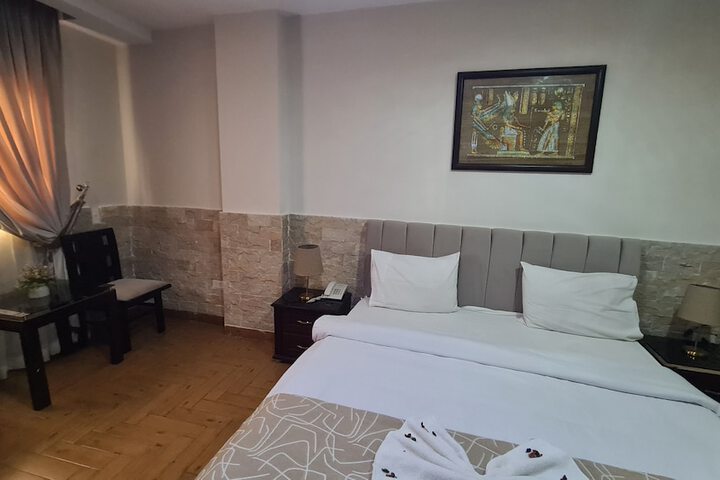 Room 119 of 340