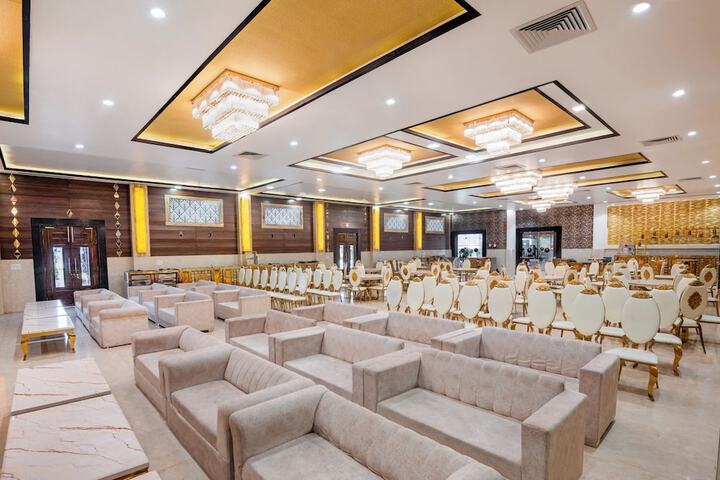 Ballroom/Hall 105 of 123