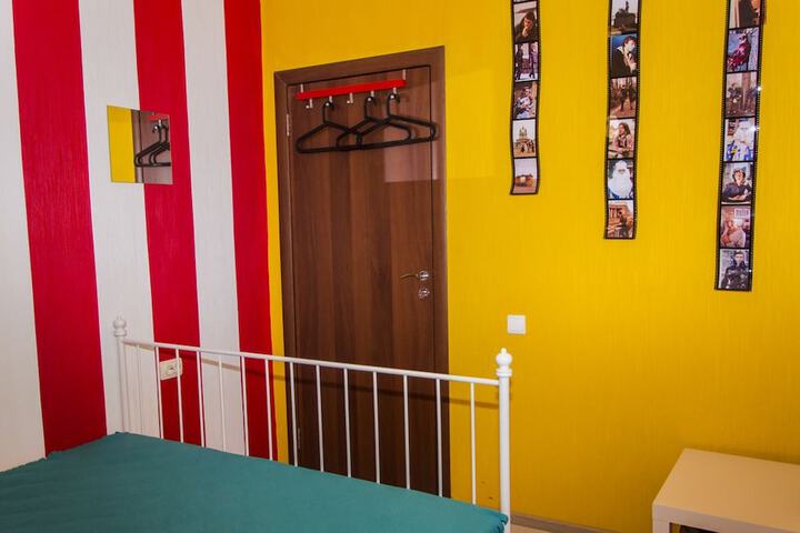 Room 8 of 9