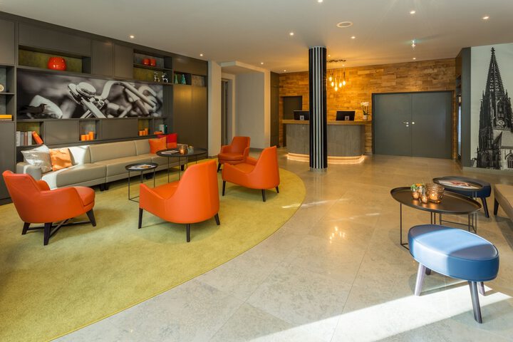 Entrance & Lobby