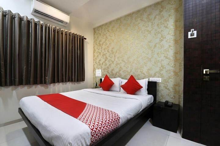 Room 6 of 8