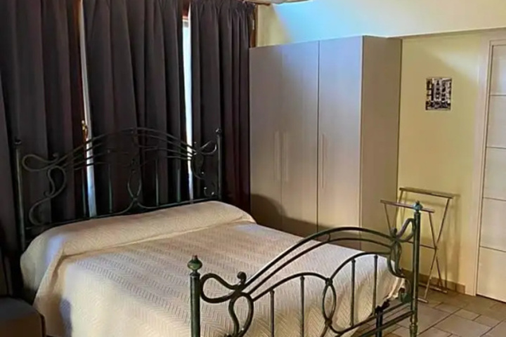 Room 6 of 14