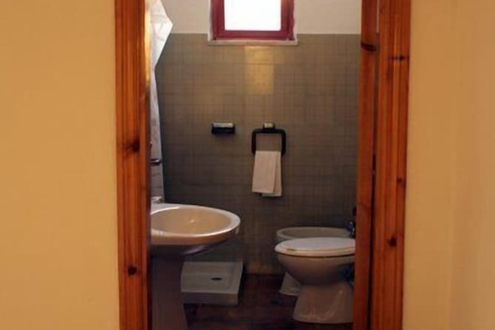 Room 32 of 65