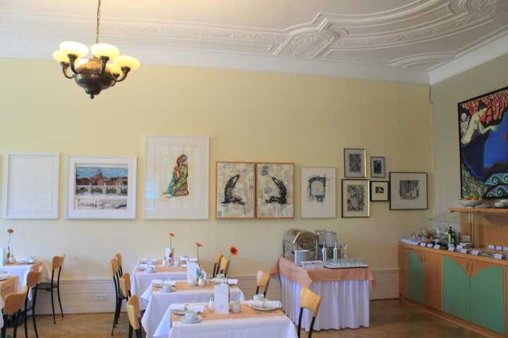 Dining 40 of 58