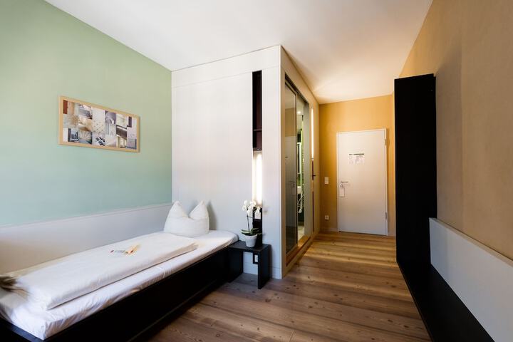 Room 10 of 52