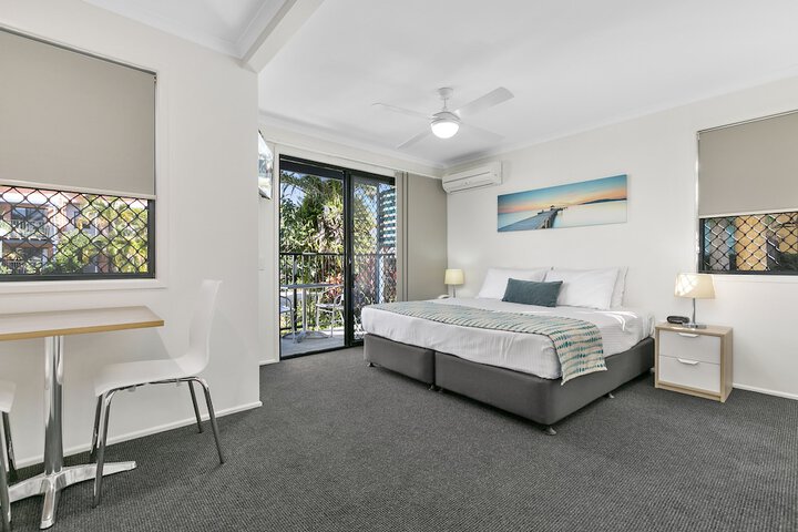 Room 3 of 40