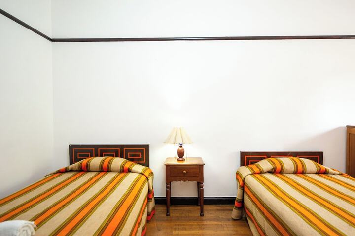 Room 6 of 28