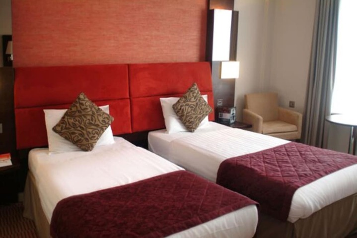Room 8 of 40