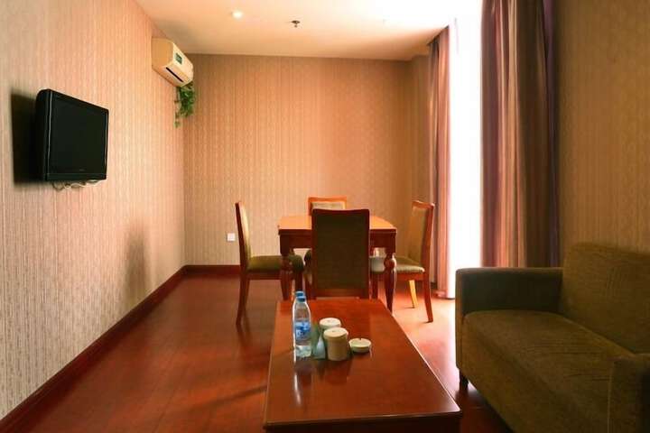 Room 7 of 17