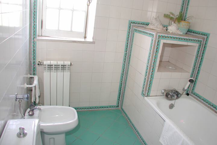 Room 9 of 27