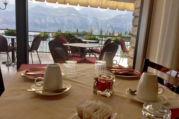 Breakfast/Coffee Service 19 of 32