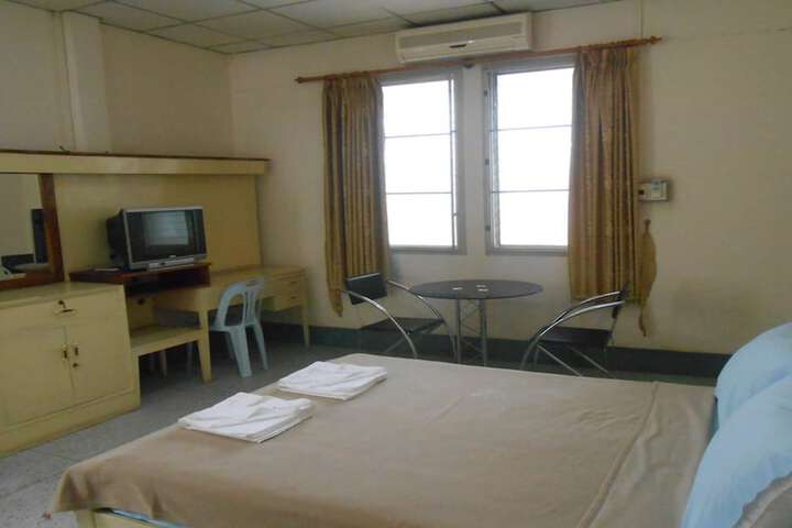 Room 21 of 32