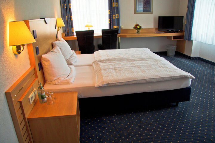 Room 15 of 36