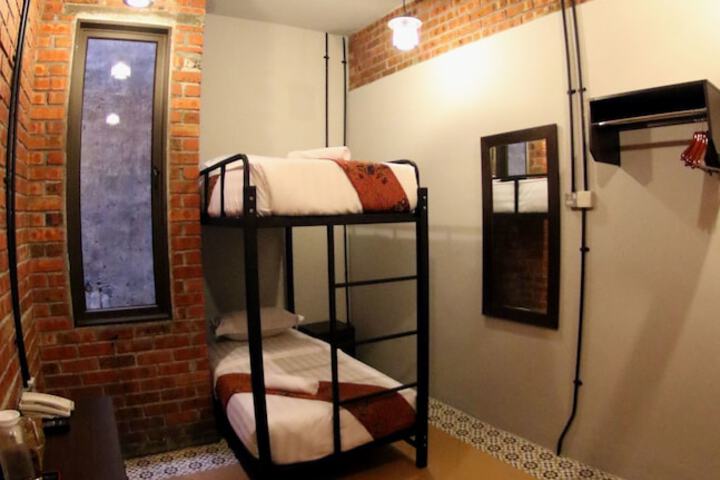Room 3 of 31