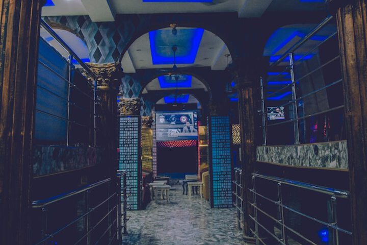 Ballroom/Hall 17 of 18