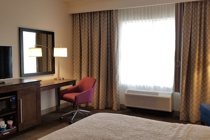 2 Queen Beds Mobility Hearing Accessible Tub (3 of 5)
