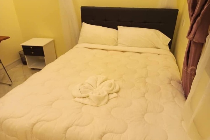 Room 6 of 16