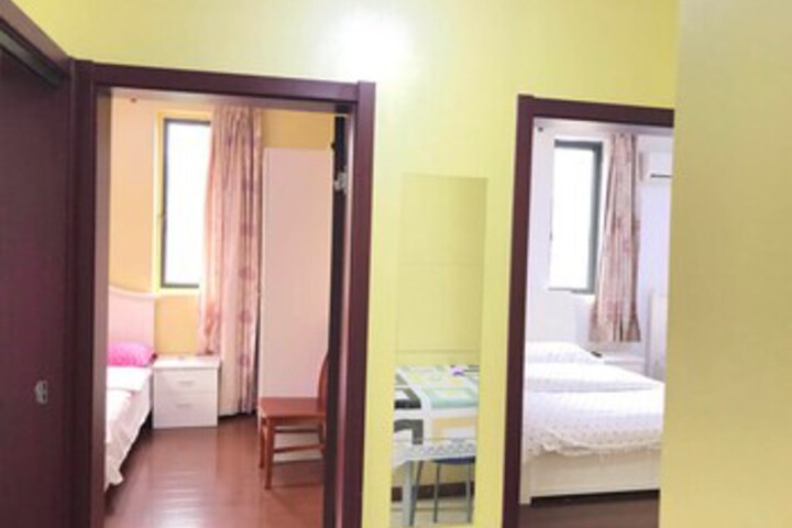 Room 4 of 9