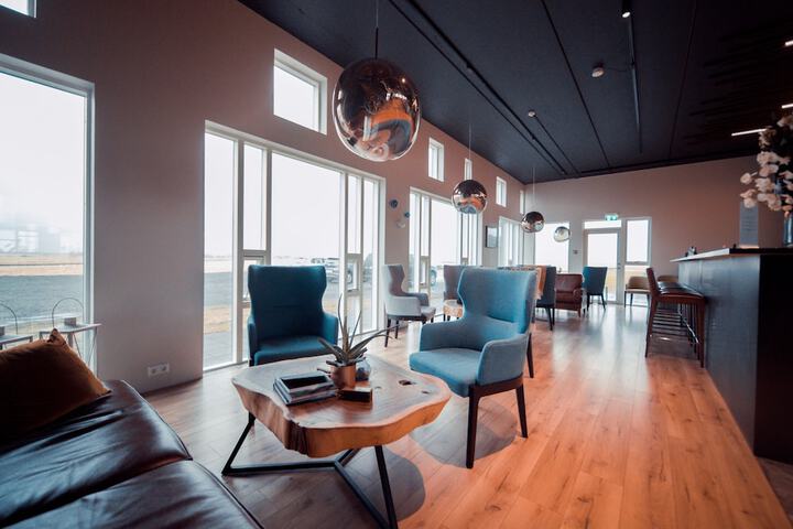 Lounge 52 of 103