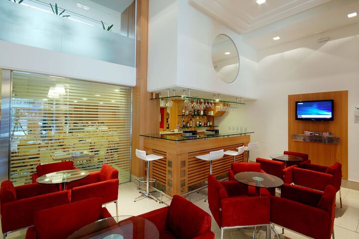 Lounge 148 of 198