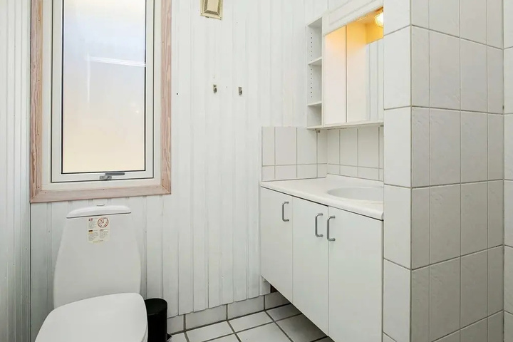 Room 7 of 16