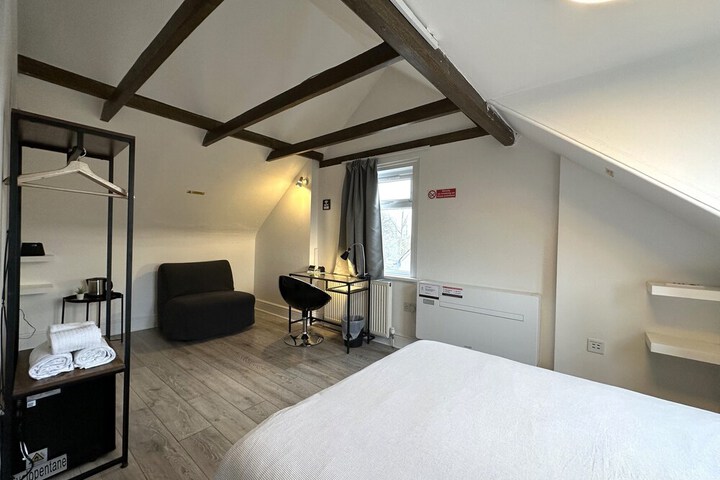 Room 16 of 36