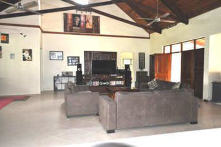 Room 6 of 11