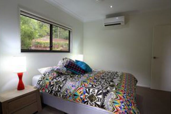 Room 11 of 16