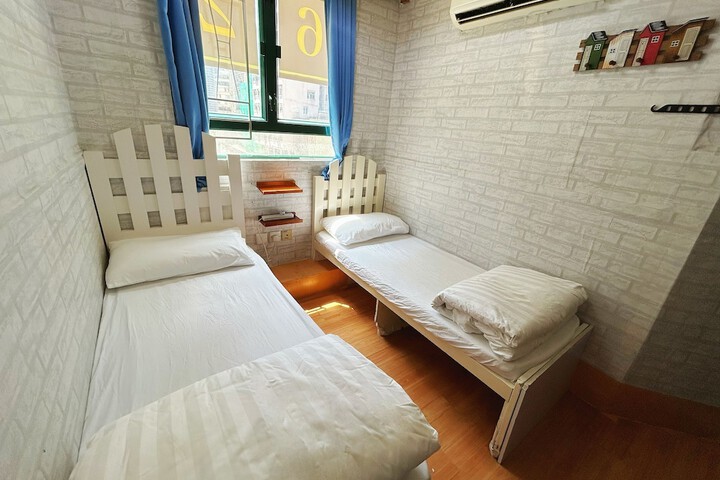 Room 17 of 18