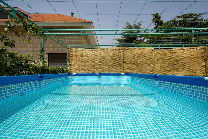 Pool 51 of 76