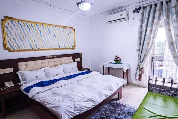 Room 2 of 7