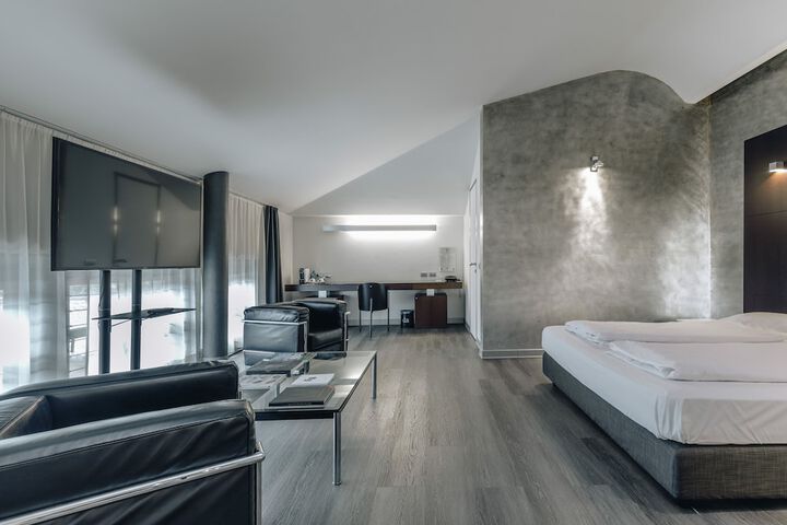 Room 3 of 22