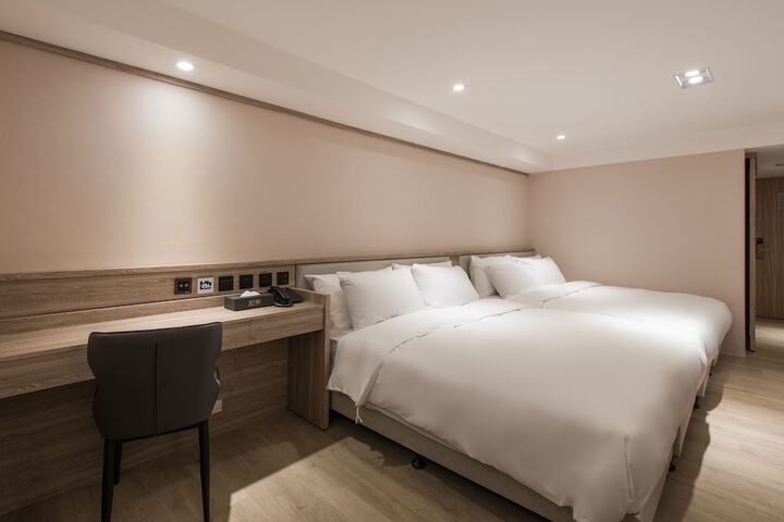 Room 25 of 145