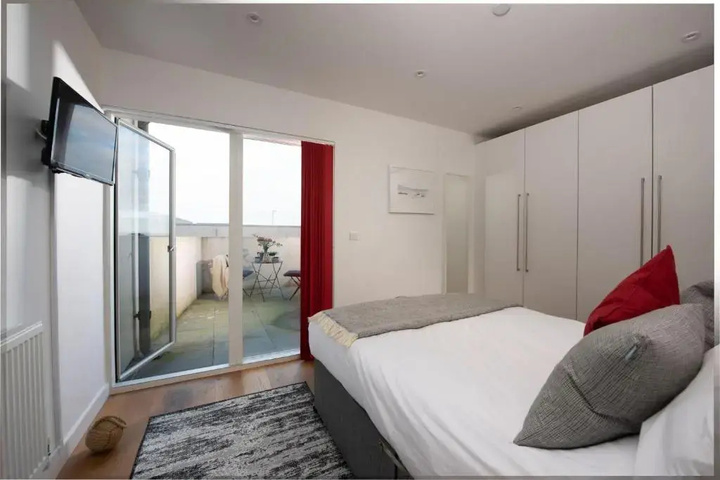 Room 5 of 14
