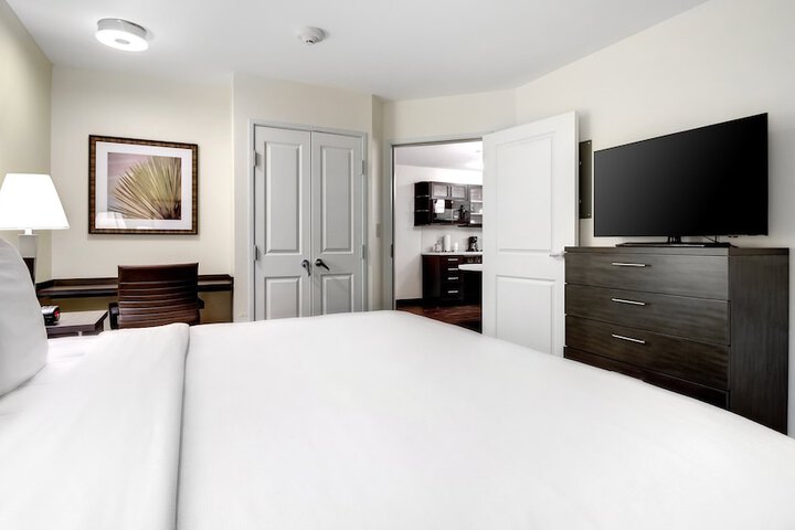 Room 5 of 65
