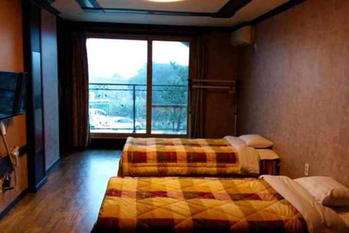 Room 6 of 23