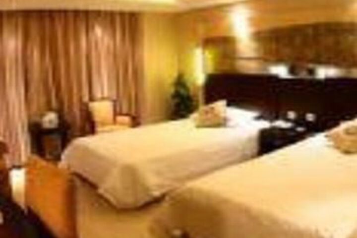 Room 8 of 9
