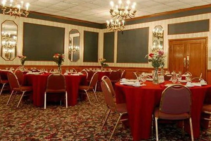 Ballroom/Hall 20 of 27