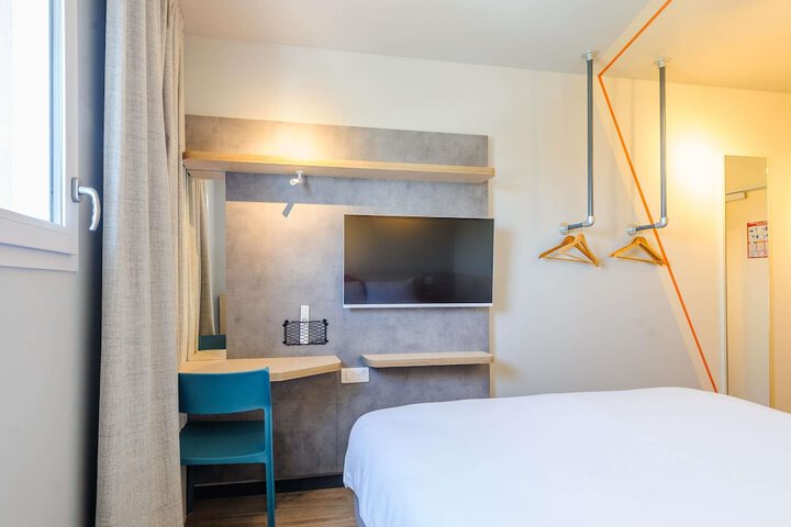 Room 42 of 77
