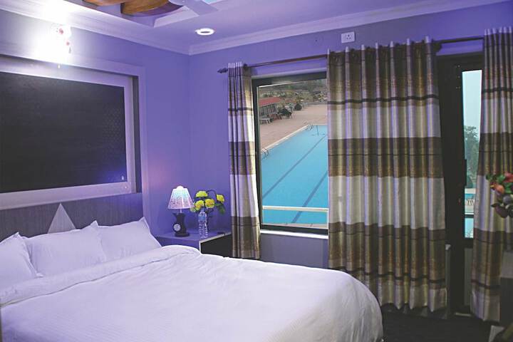 Room 9 of 12