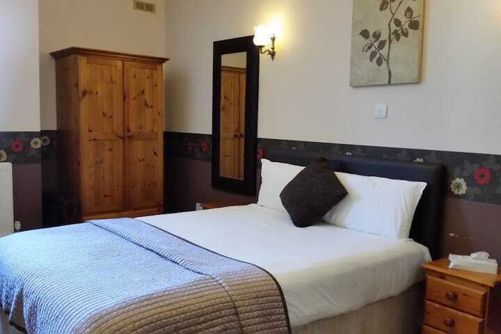 Room 5 of 36